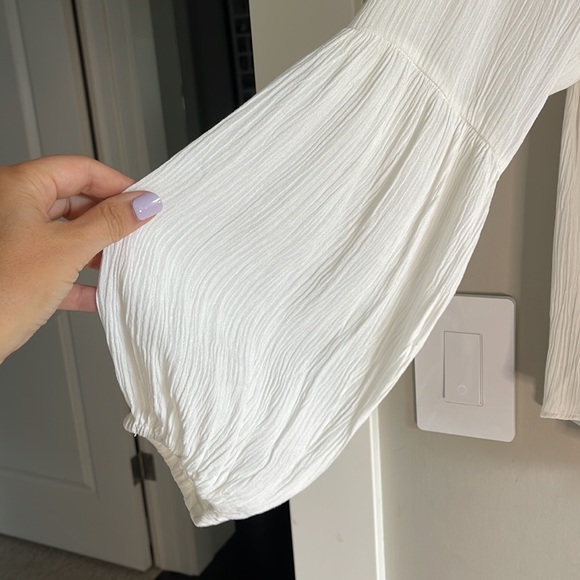 White blouse with crochet detail - Picture 4 of 8